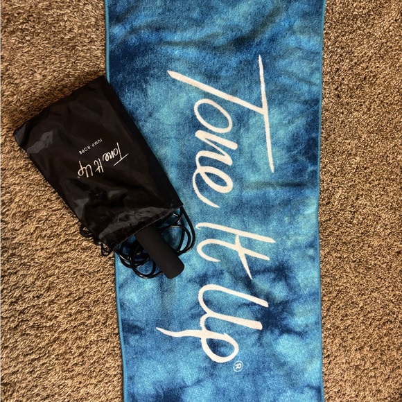 Tone It Up Jump Rope & Towel Bundle - Picture 3 of 3